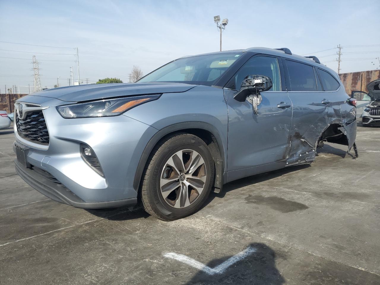 2022 TOYOTA HIGHLANDER XLE VIN:5TDHZRAH6NS098358