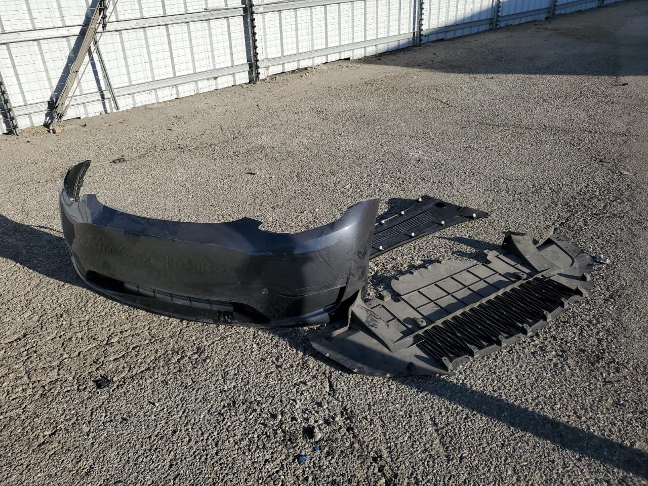 2024 TESLA MODEL Y  VIN:7SAYGDEE4RA253623