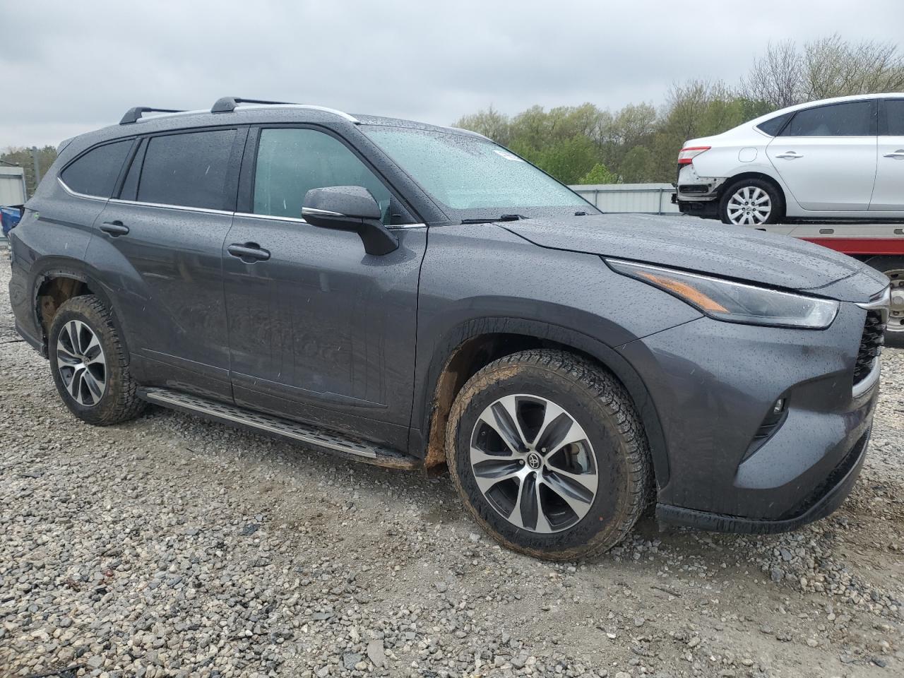 2022 TOYOTA HIGHLANDER XLE VIN:5TDGZRBH8NS586012