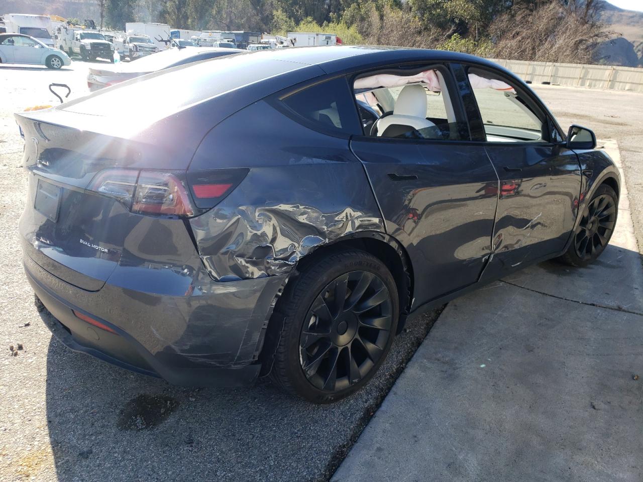 2023 TESLA MODEL Y  VIN:7SAYGAEE7PF865250