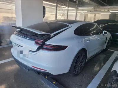 2018 Porsche Panamera VIN: