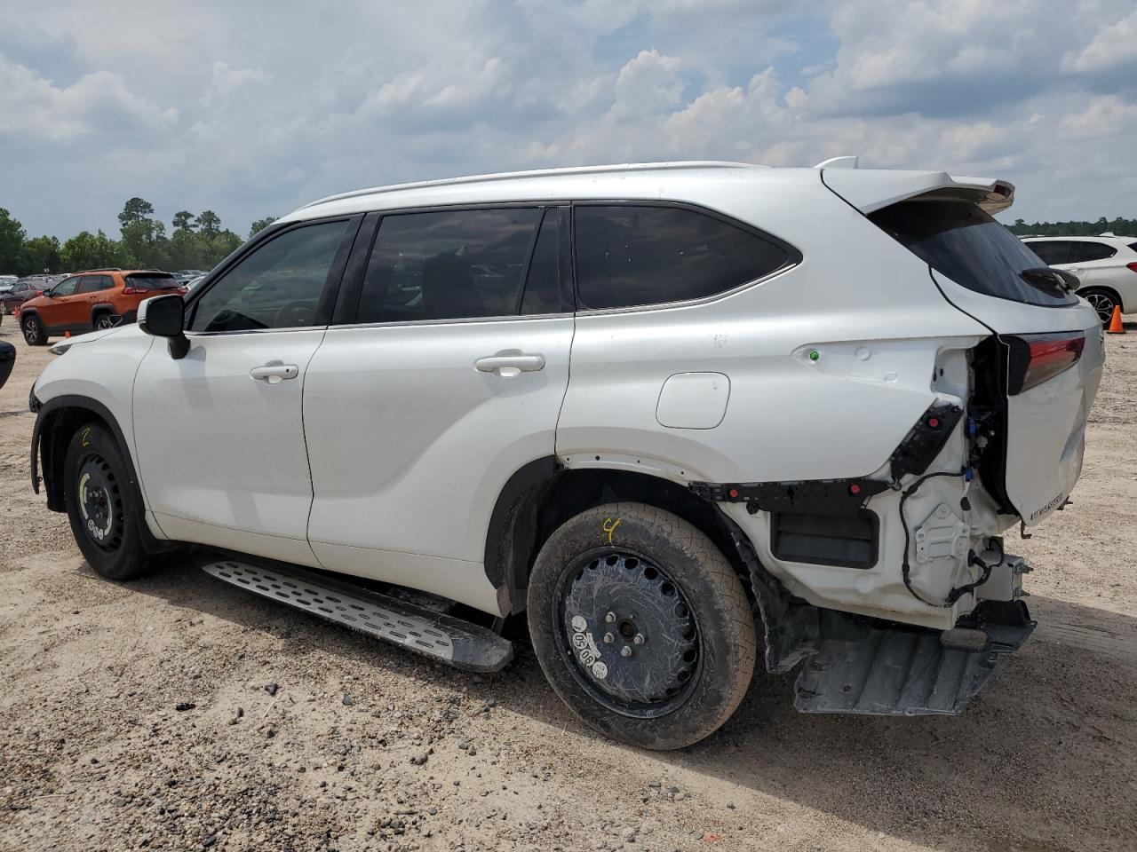 2022 TOYOTA HIGHLANDER XLE VIN:5TDGZRBH7NS567760