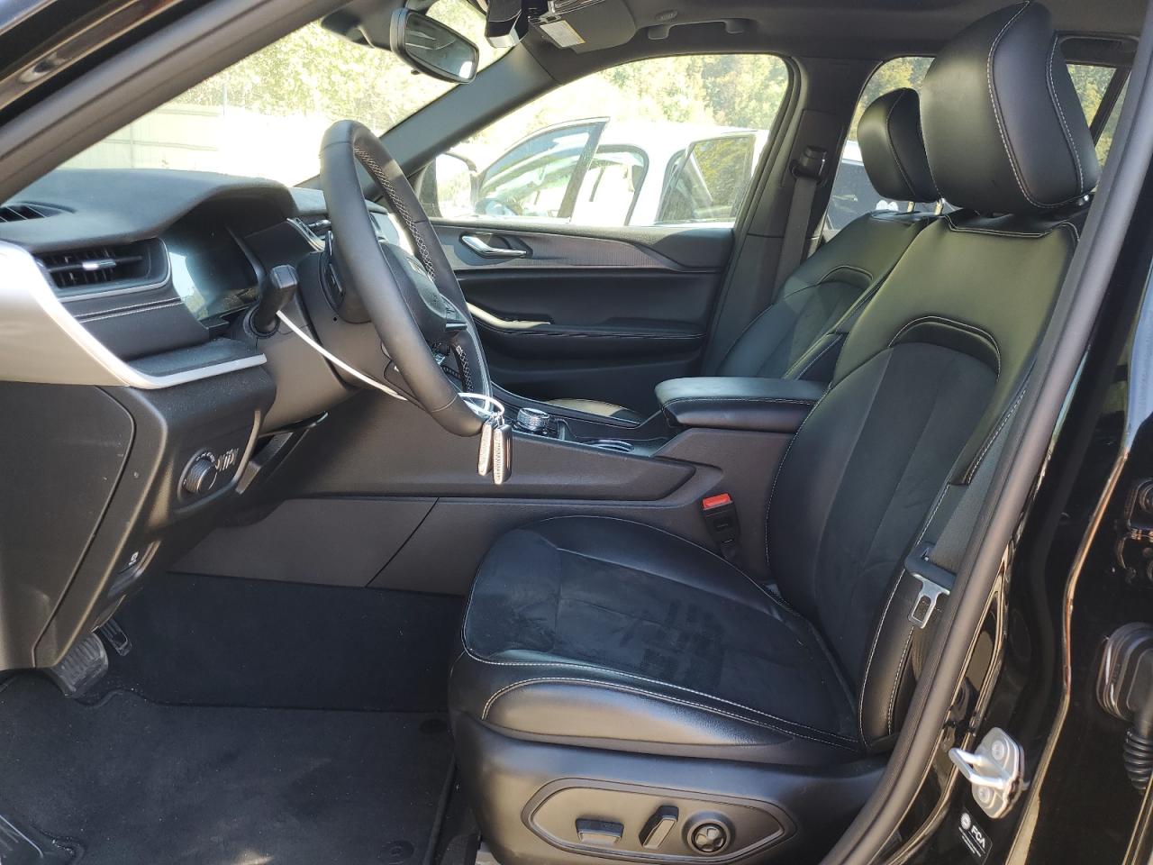 2024 JEEP GRAND CHEROKEE LAREDO VIN:1C4RJHAGXR8950122