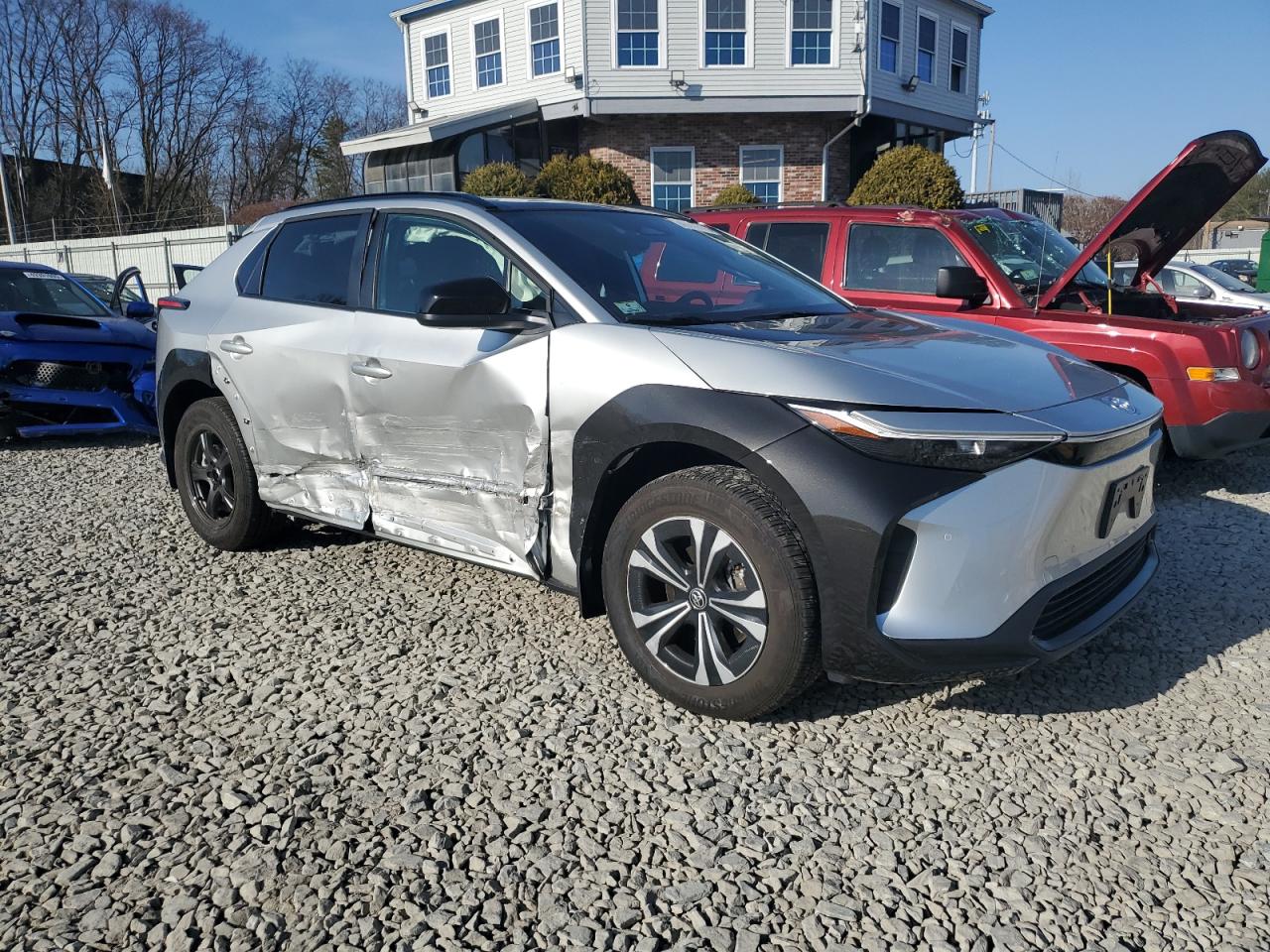 2024 TOYOTA BZ4X XLE VIN:JTMABACA5RA070285
