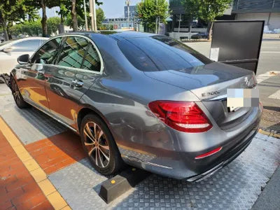 2019 Mercedes-Benz E 300 VIN: