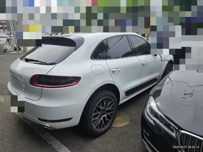 2016 Porsche Macan VIN: