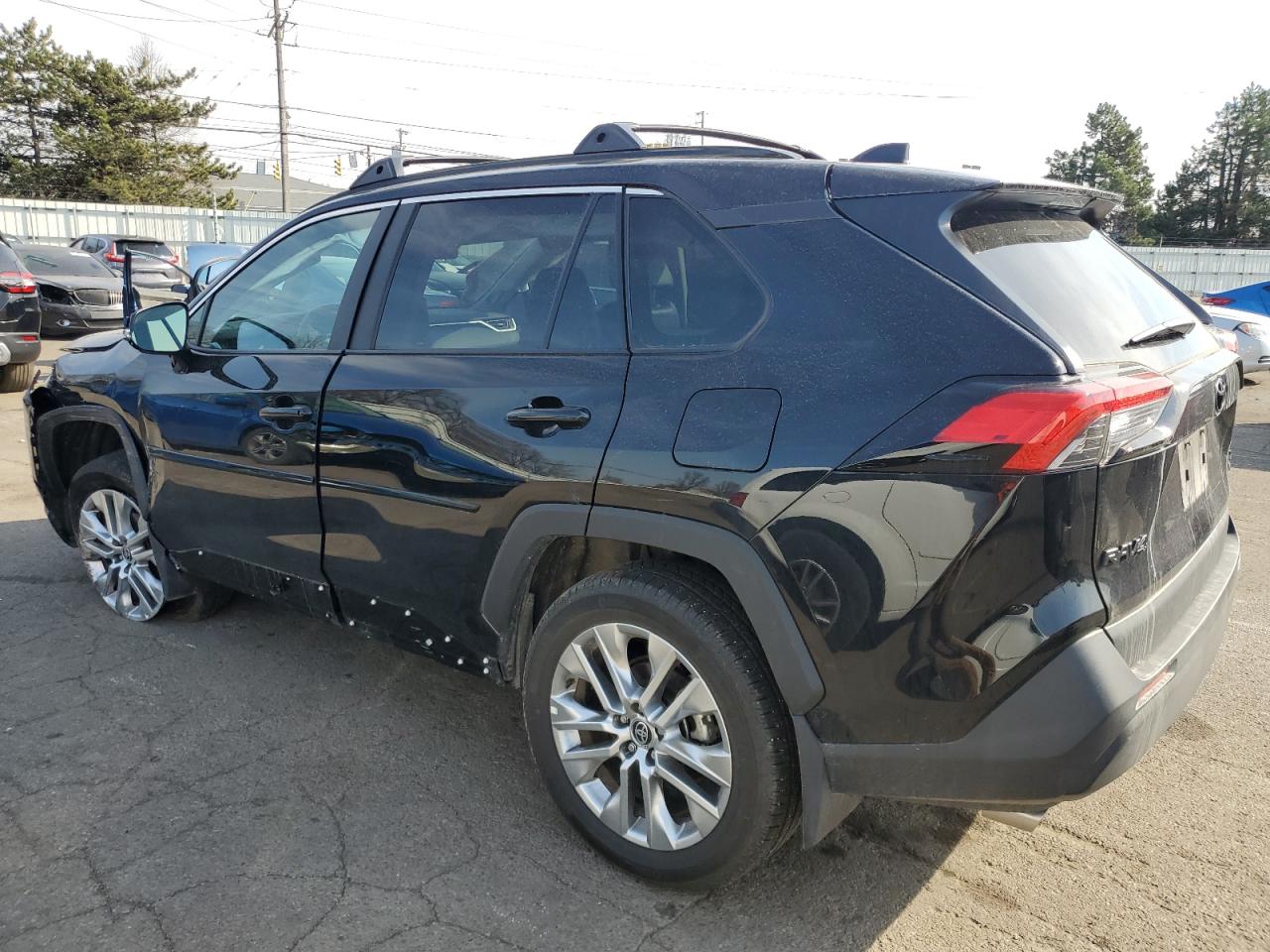 2024 TOYOTA RAV4 XLE PREMIUM VIN:2T3A1RFV5RW495698