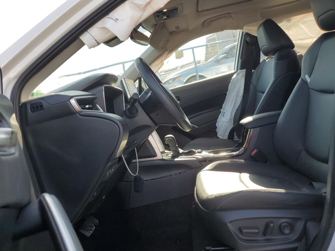 2022 TOYOTA COROLLA CROSS XLE VIN:7MUDAABG7NV007018