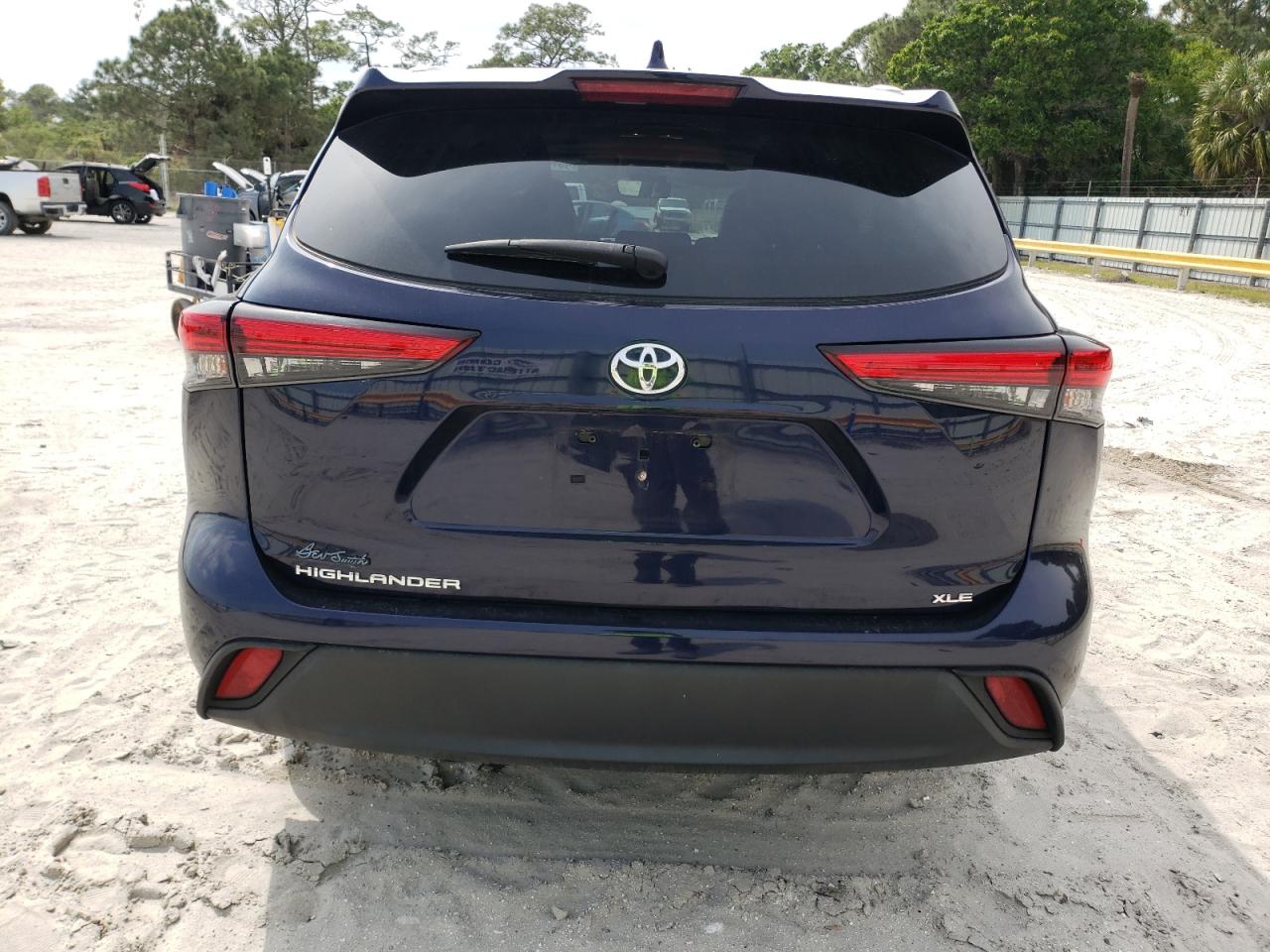 2022 TOYOTA HIGHLANDER XLE VIN:5TDGZRAHXNS094258