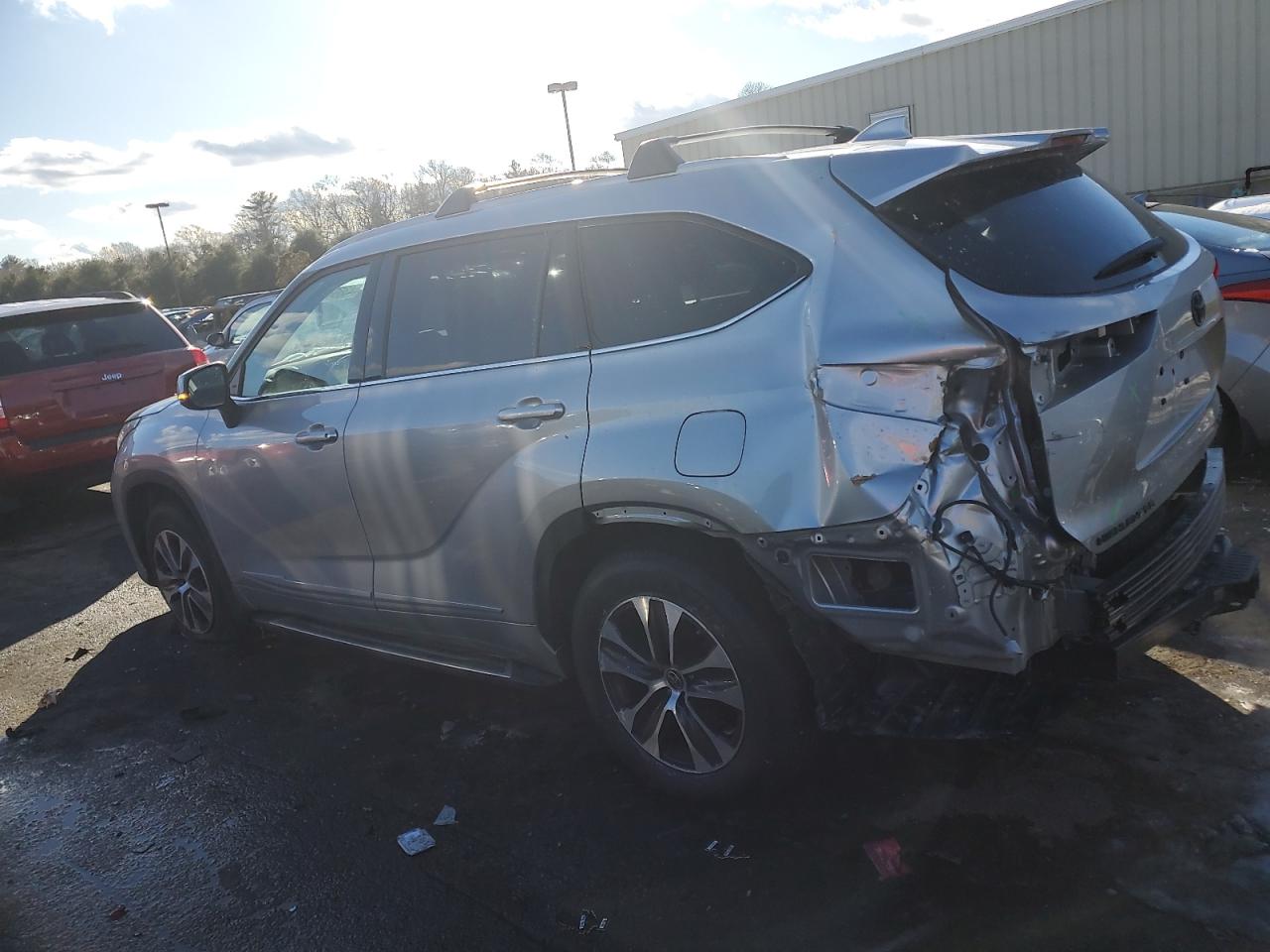 2022 TOYOTA HIGHLANDER XLE VIN:5TDGZRBH7NS588706