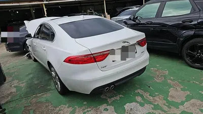 2016 Jaguar XF VIN: