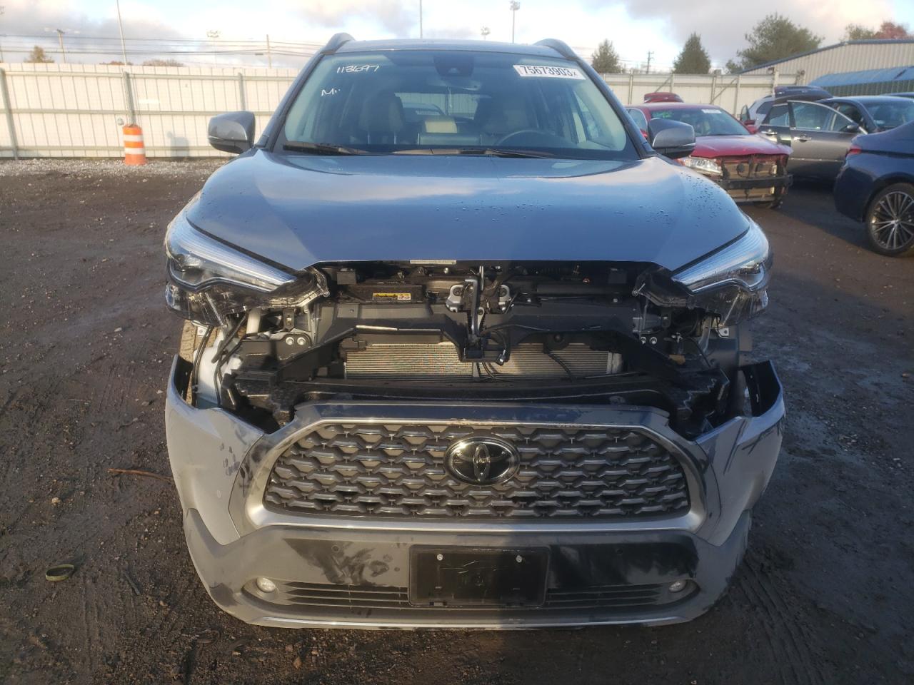 2022 TOYOTA COROLLA CROSS XLE VIN:7MUDAABG3NV040209