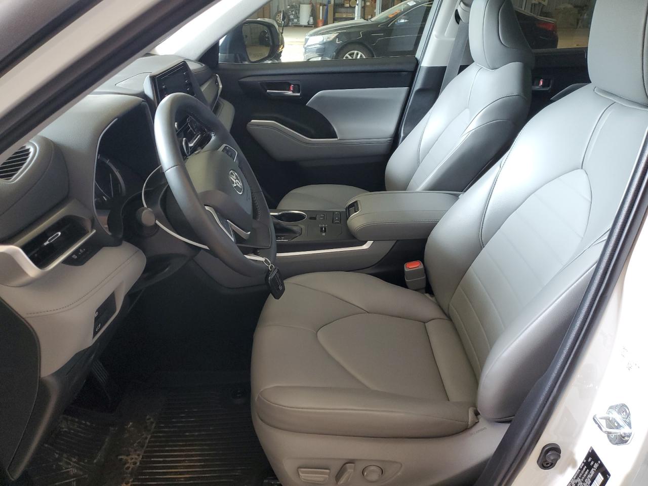 2022 TOYOTA HIGHLANDER XLE VIN:5TDGZRAH1NS140768