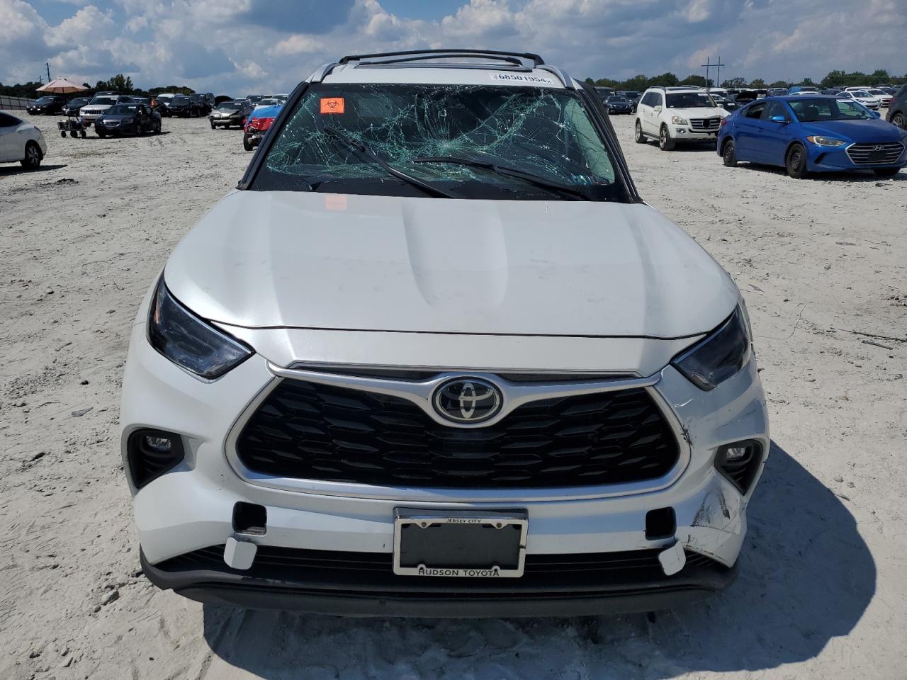 2022 TOYOTA HIGHLANDER XLE VIN:5TDGZRBH8NS194597