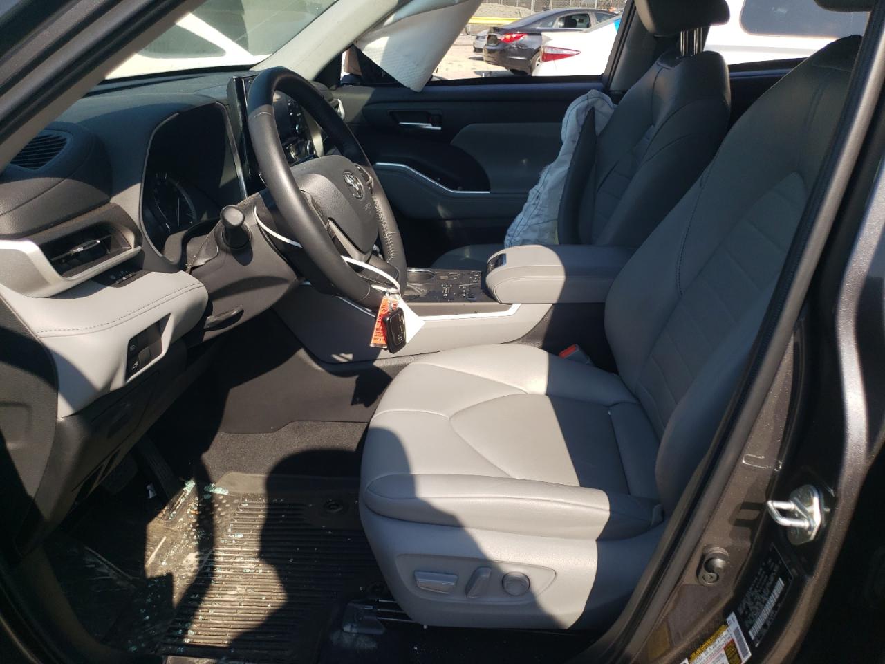 2022 TOYOTA HIGHLANDER XLE VIN:5TDGZRBH1NS213099