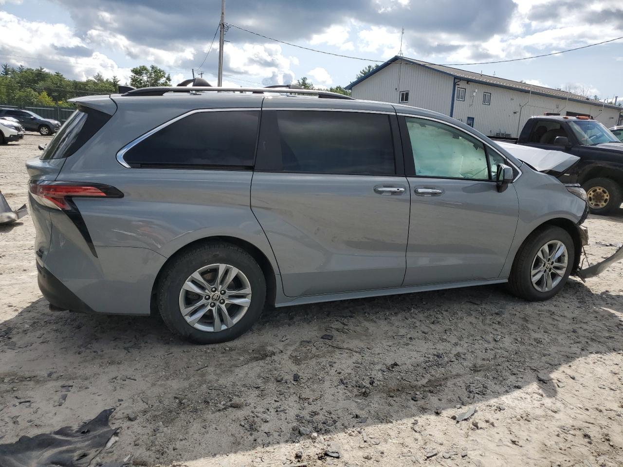 2022 TOYOTA SIENNA XLE VIN:5TDASKFC3NS047202