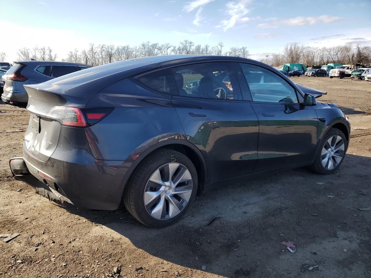 2024 TESLA MODEL Y  VIN:7SAYGDEE3RA228650