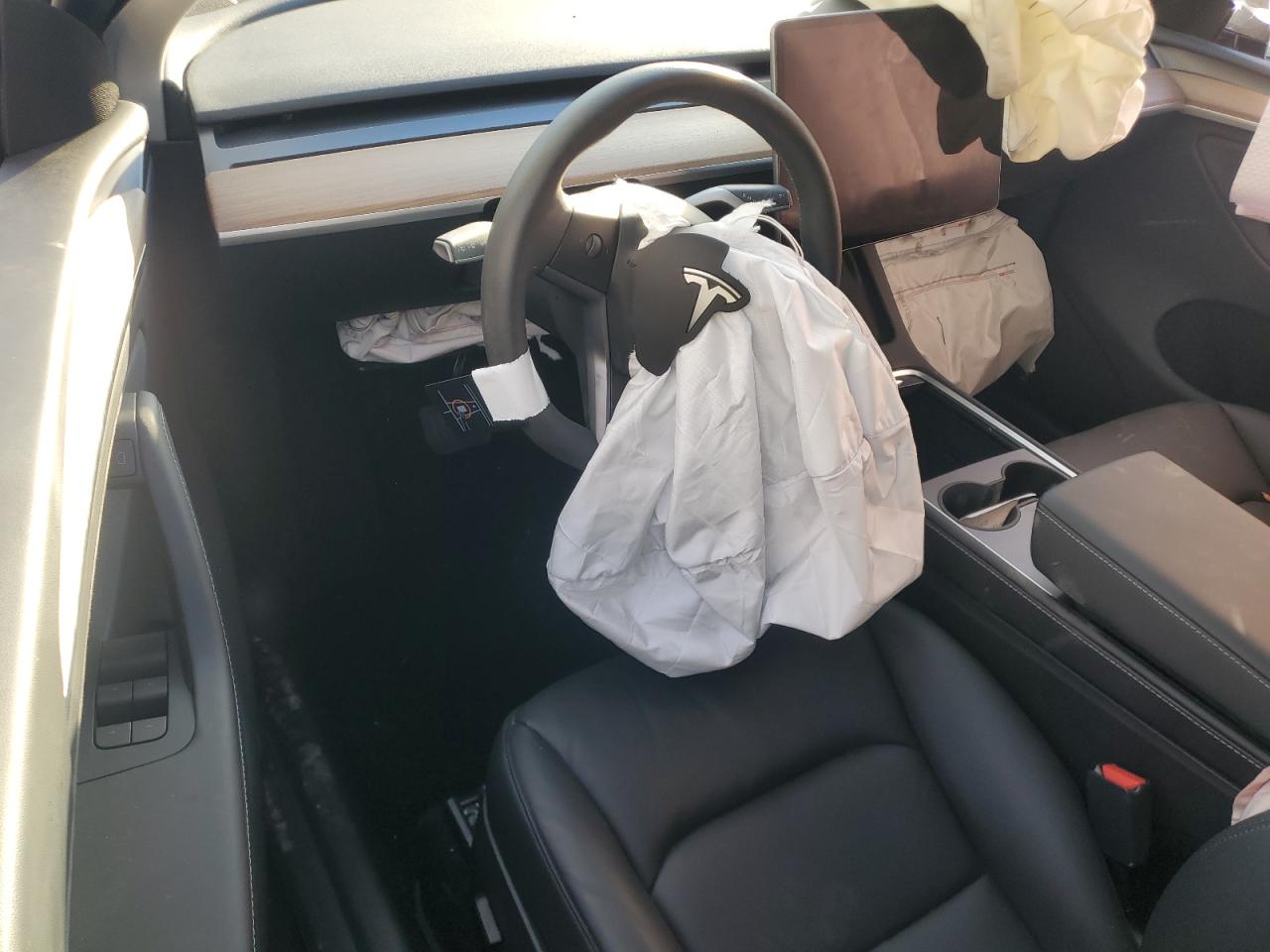 2024 TESLA MODEL Y  VIN:7SAYGDEE0RA275991