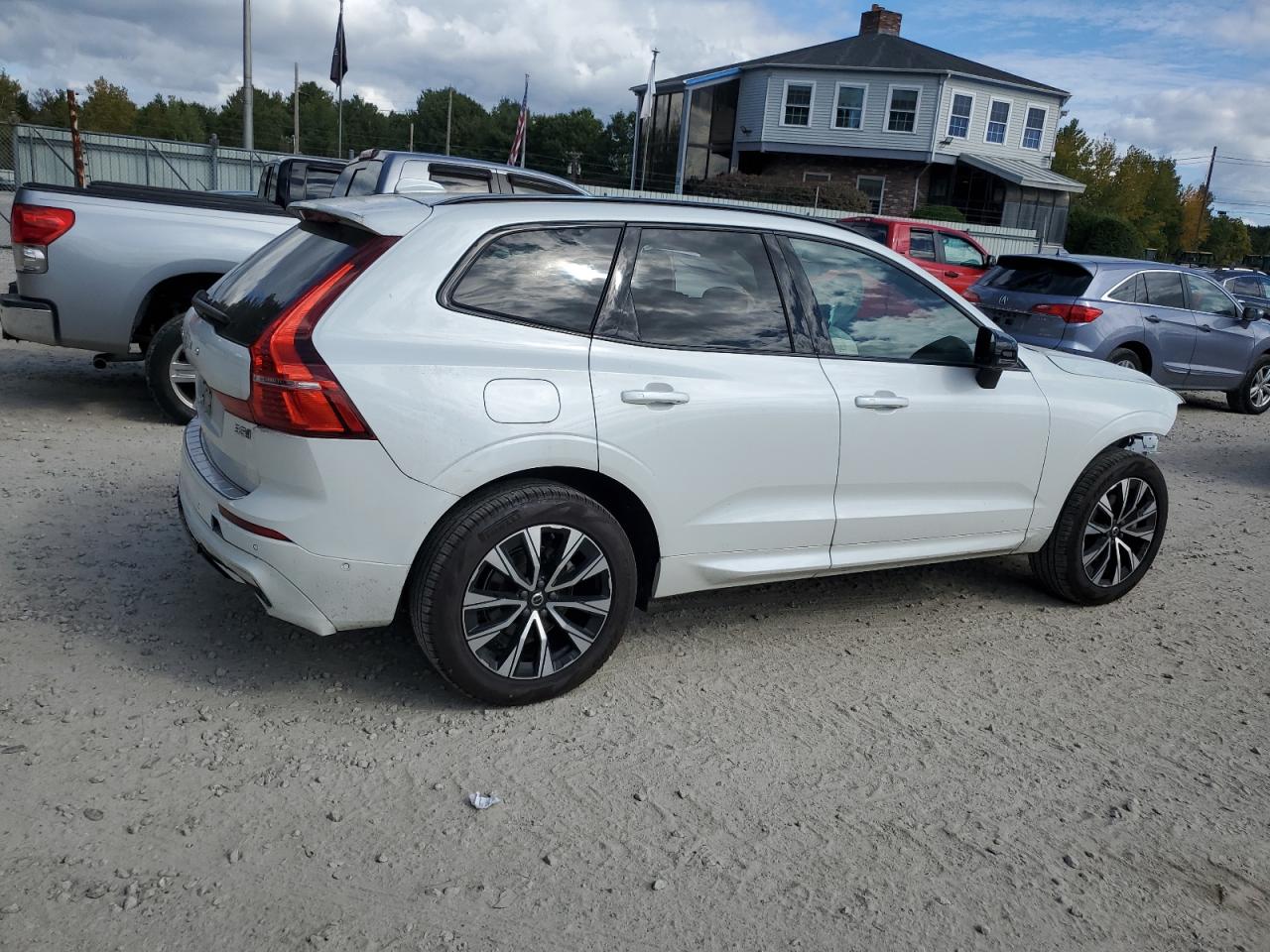 2024 VOLVO XC60 PLUS VIN:YV4L12RL2R1823858