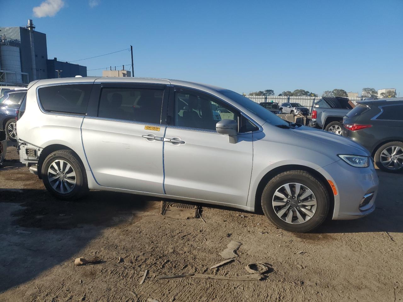 2022 CHRYSLER PACIFICA HYBRID TOURING L VIN:2C4RC1L73NR212630