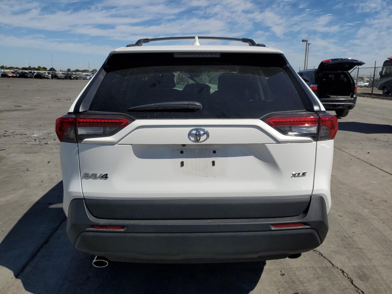 2022 TOYOTA RAV4 XLE VIN:2T3W1RFV0NC206972