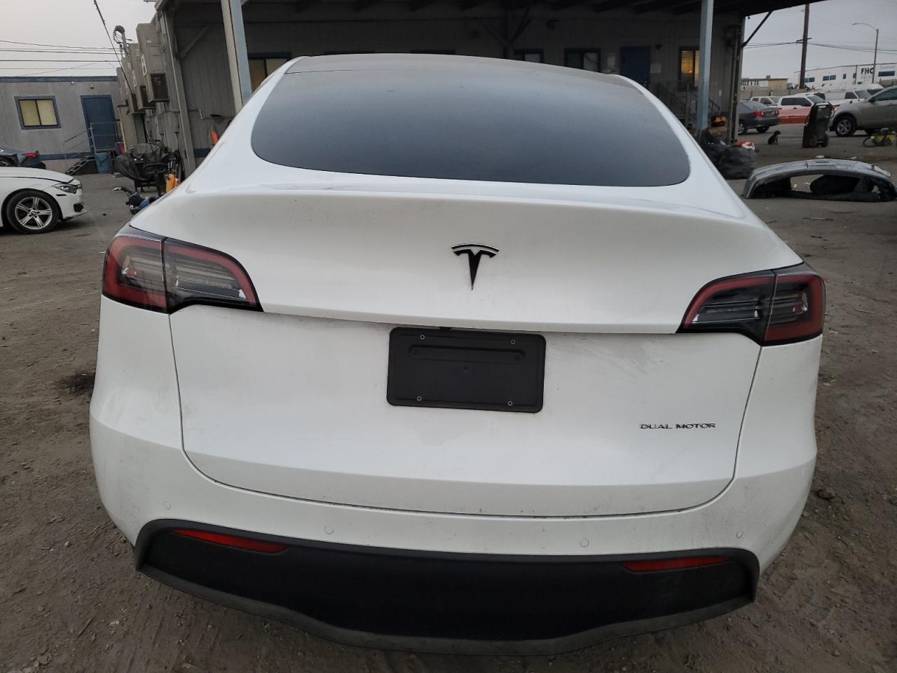 2022 TESLA MODEL Y  VIN:7SAYGDEE5NF370687