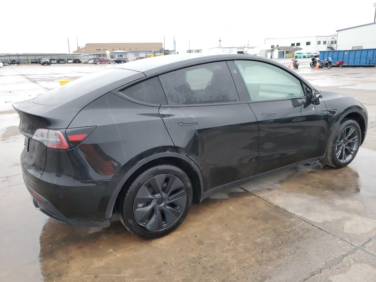 2024 TESLA MODEL Y  VIN:7SAYGDED0RA316532
