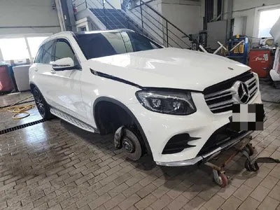 2019 Mercedes-Benz GLC 300 VIN: