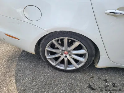 2016 Jaguar XJ SAJAA229XGNV99979 VIN:SAJAA229XGNV99979