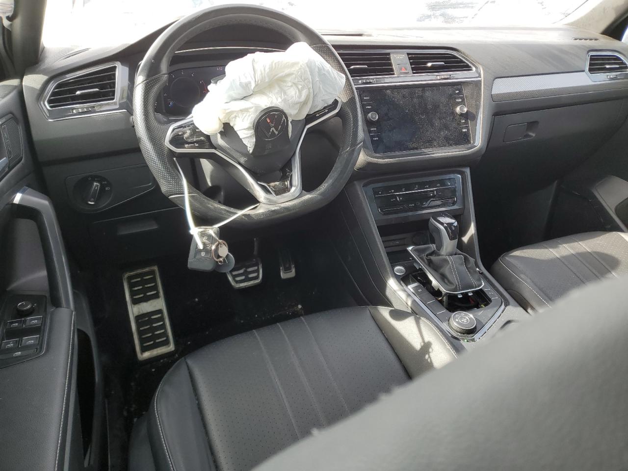 2023 VOLKSWAGEN TIGUAN SE R-LINE BLACK VIN:3VV8B7AX3PM027140