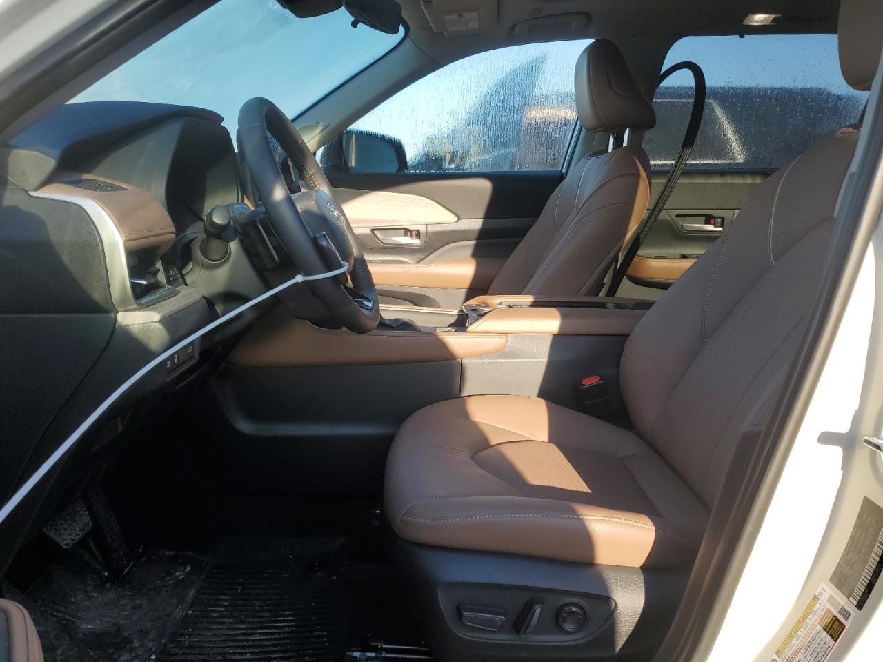 2024 TOYOTA GRAND HIGHLANDER XLE VIN:5TDAAAB53RS057738