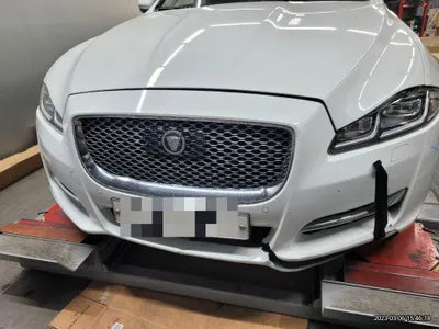 2016 Jaguar XJ VIN: