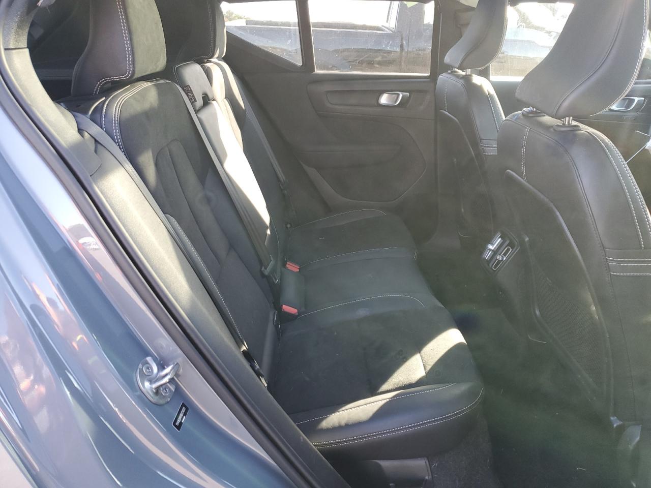 2022 VOLVO XC40 T5 R-DESIGN VIN:YV4162UM2N2724521