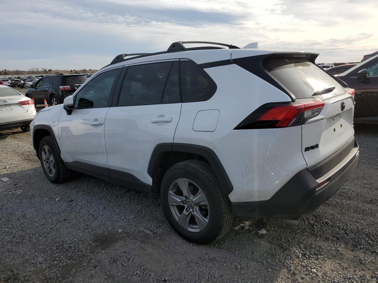 2022 TOYOTA RAV4 XLE VIN:2T3P1RFV6NW274356