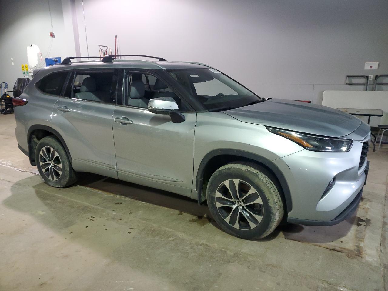 2022 TOYOTA HIGHLANDER XLE VIN:5TDGZRBH3NS565018