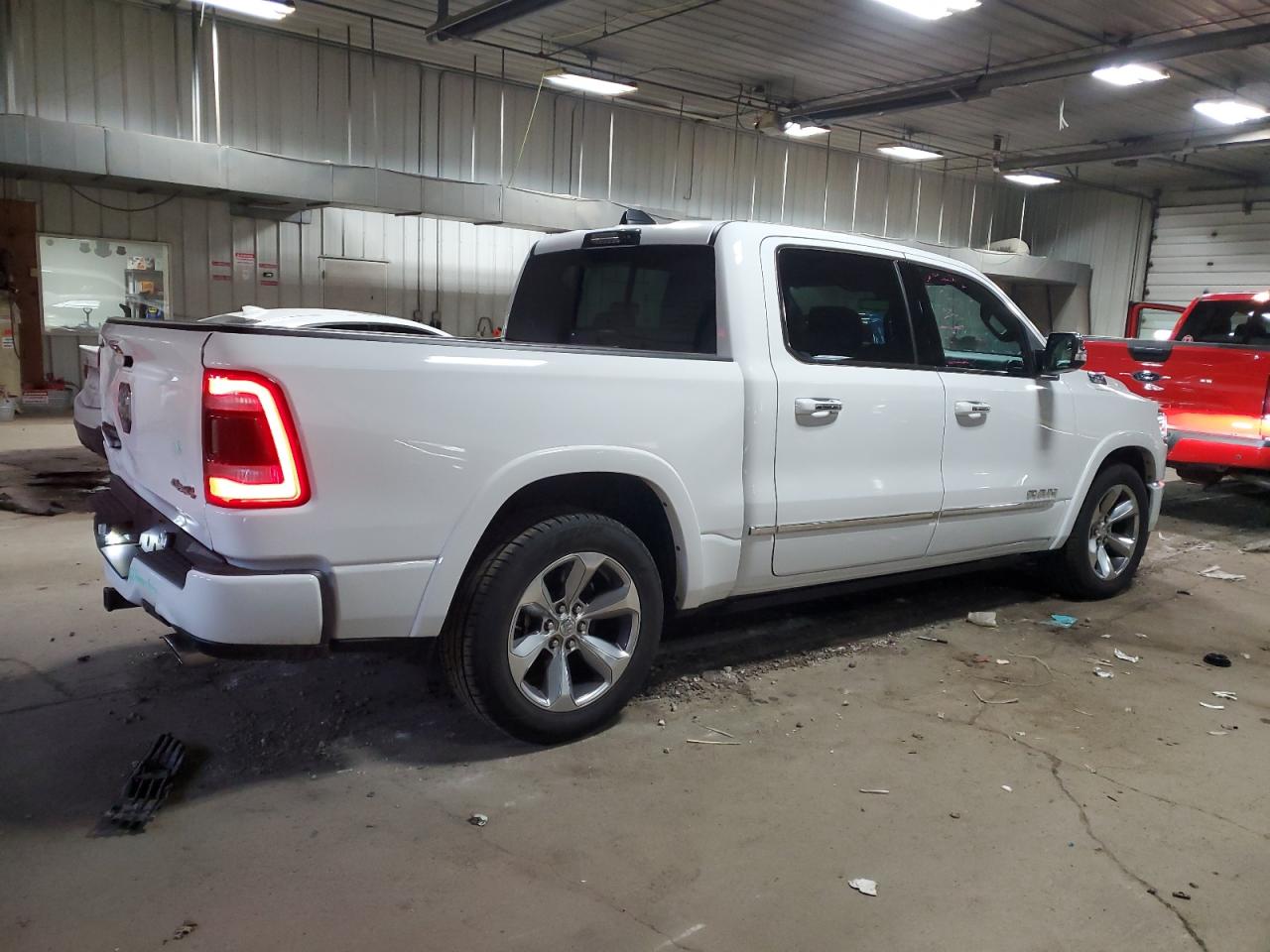 2022 RAM 1500 LIMITED VIN:1C6SRFHT4NN163915