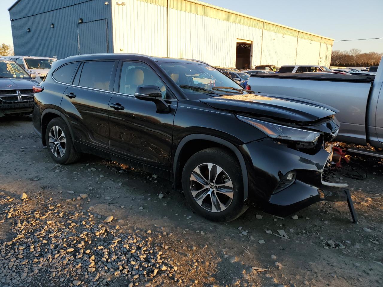 2022 TOYOTA HIGHLANDER XLE VIN:5TDGZRBH5NS176851