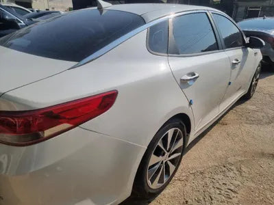 2016 Kia K5 VIN: