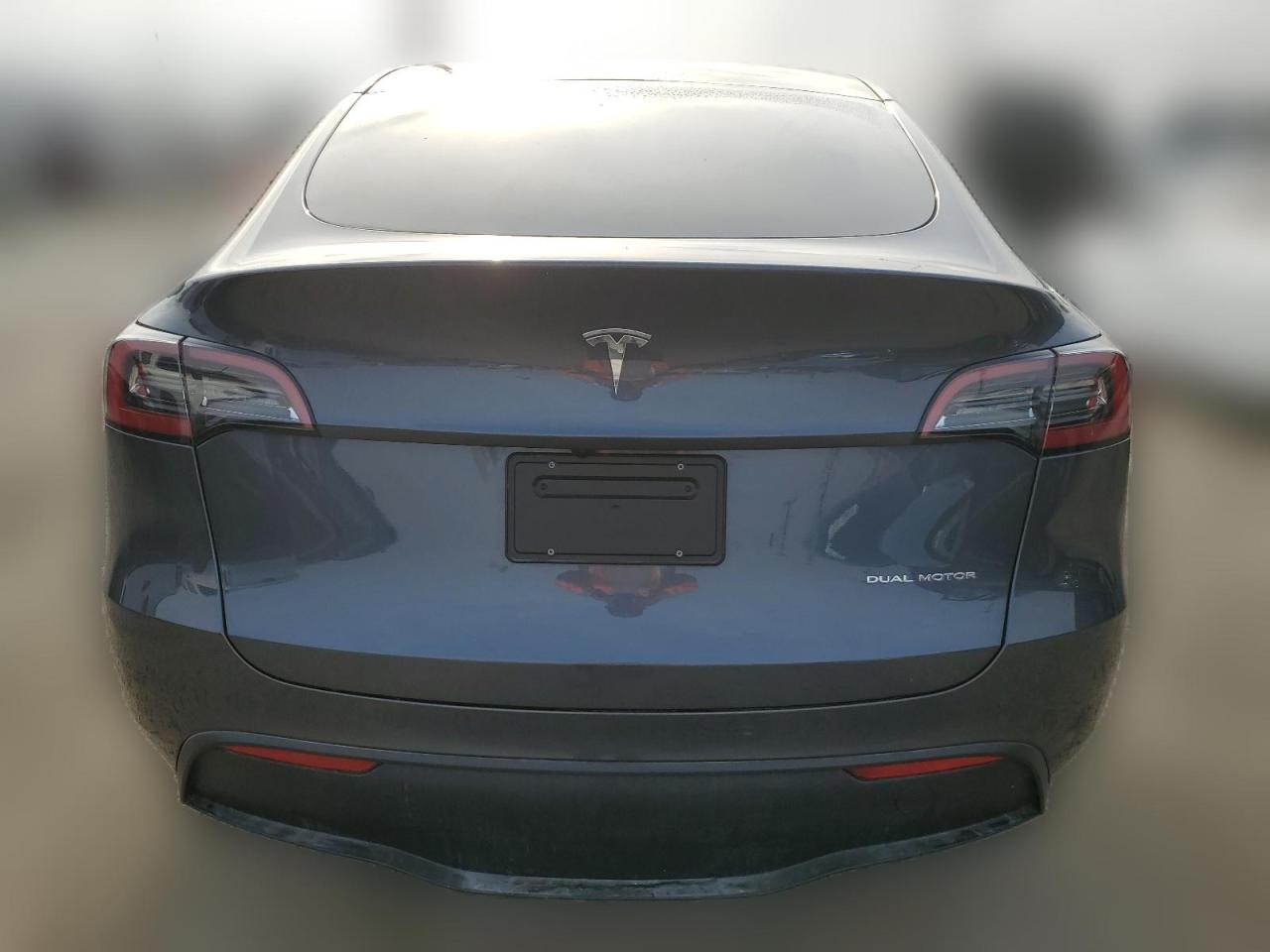 2024 TESLA MODEL Y  VIN:7SAYGDEE7RA214976