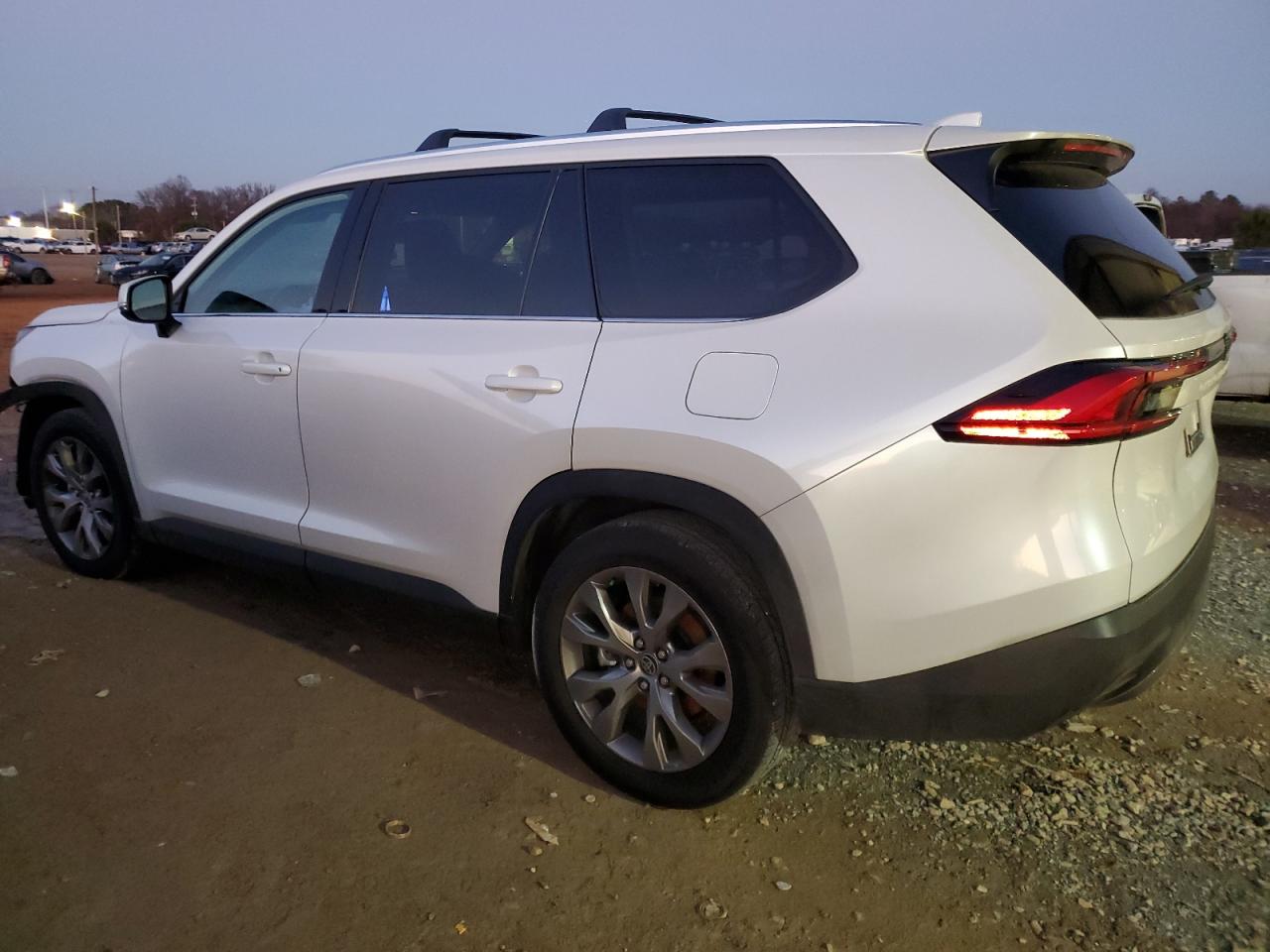 2024 TOYOTA GRAND HIGHLANDER XLE VIN:5TDAAAA59RS000526