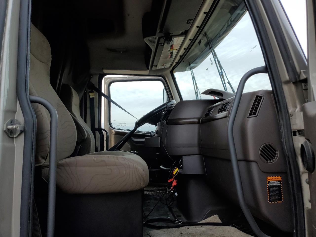 2022 VOLVO VN VNL VIN:4V4NC9EH8EN174753