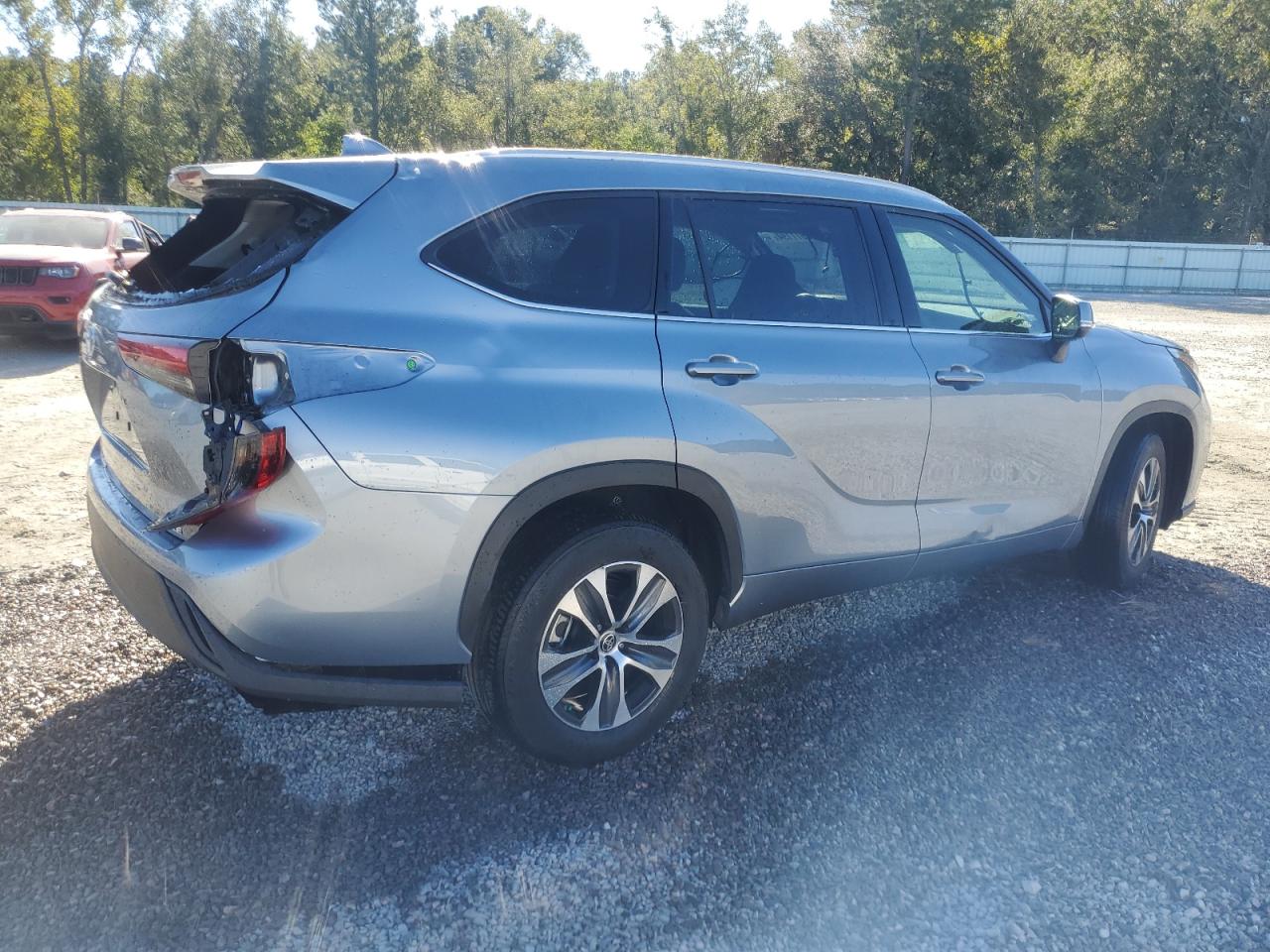 2022 TOYOTA HIGHLANDER XLE VIN:5TDGZRAH0NS105770