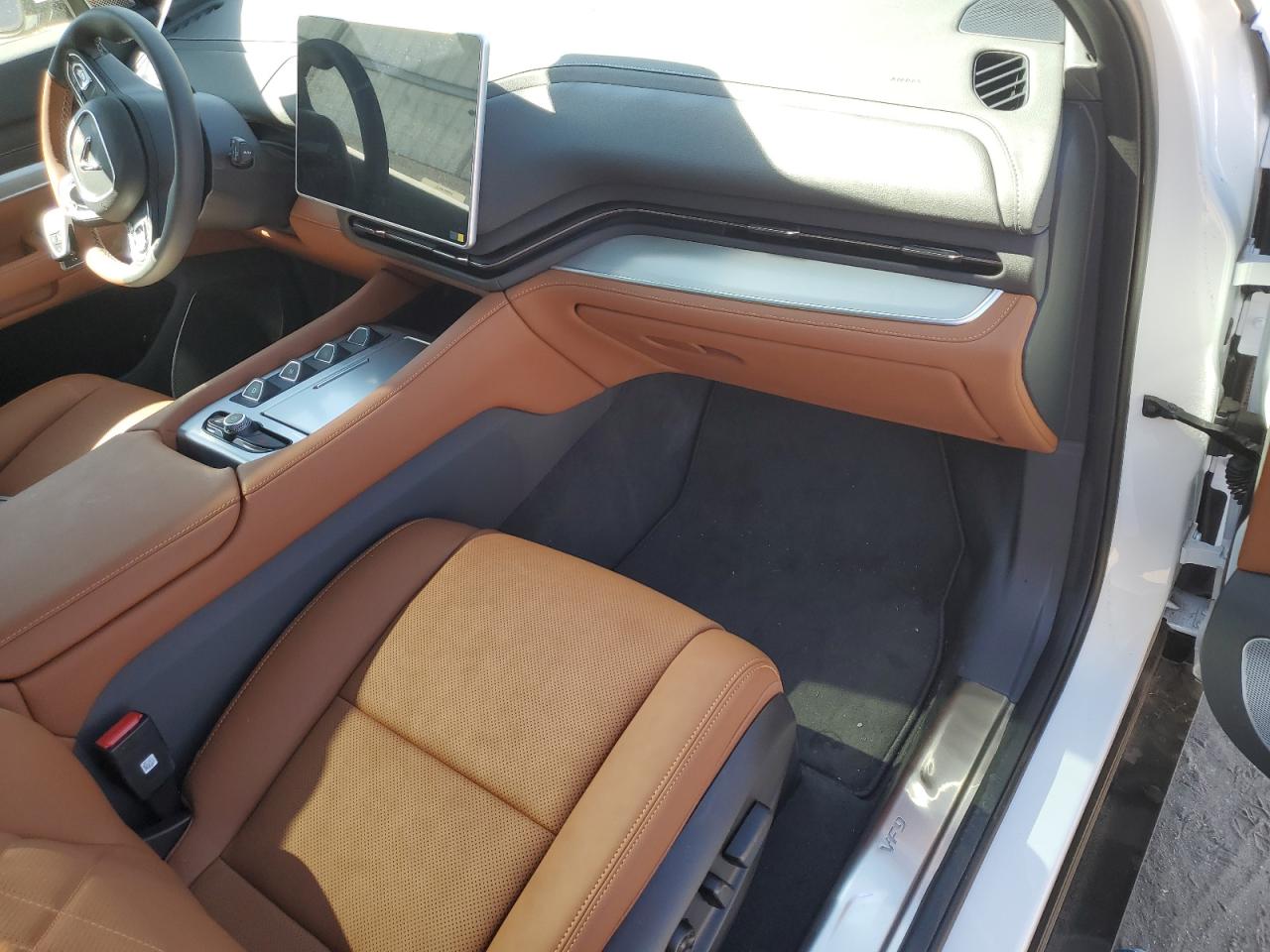 2024 VINFAST TRADING AND PRODUCTION LLC VF 9 PLUS VIN:RLLV2CJA8RH001233