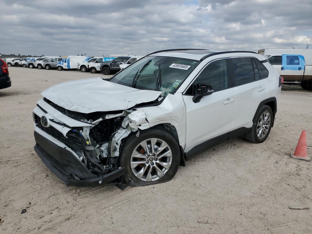2024 TOYOTA RAV4 XLE PREMIUM VIN:2T3C1RFV3RW352290
