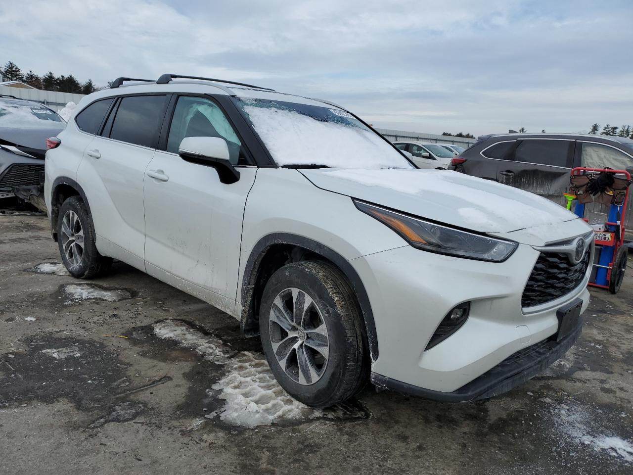 2022 TOYOTA HIGHLANDER XLE VIN:5TDHZRBH0NS246678