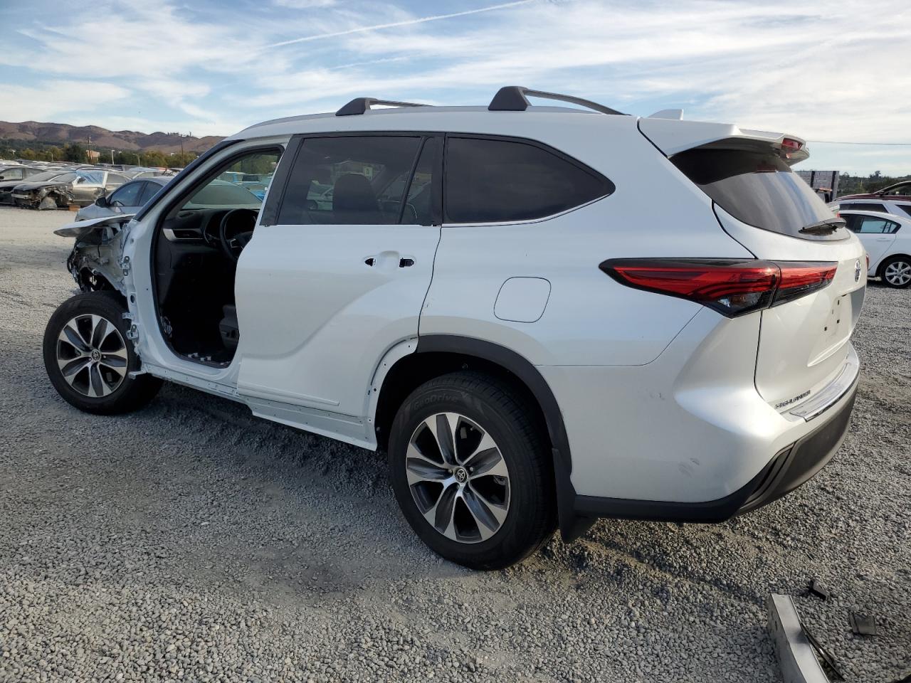 2022 TOYOTA HIGHLANDER XLE VIN:5TDGZRBH9NS591347