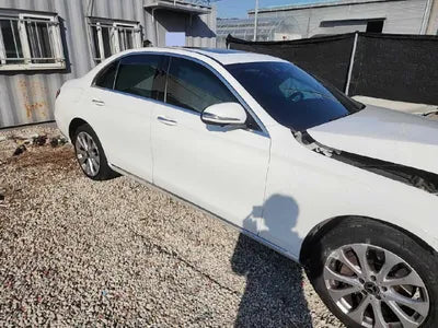 2018 Mercedes-Benz E 300 VIN: