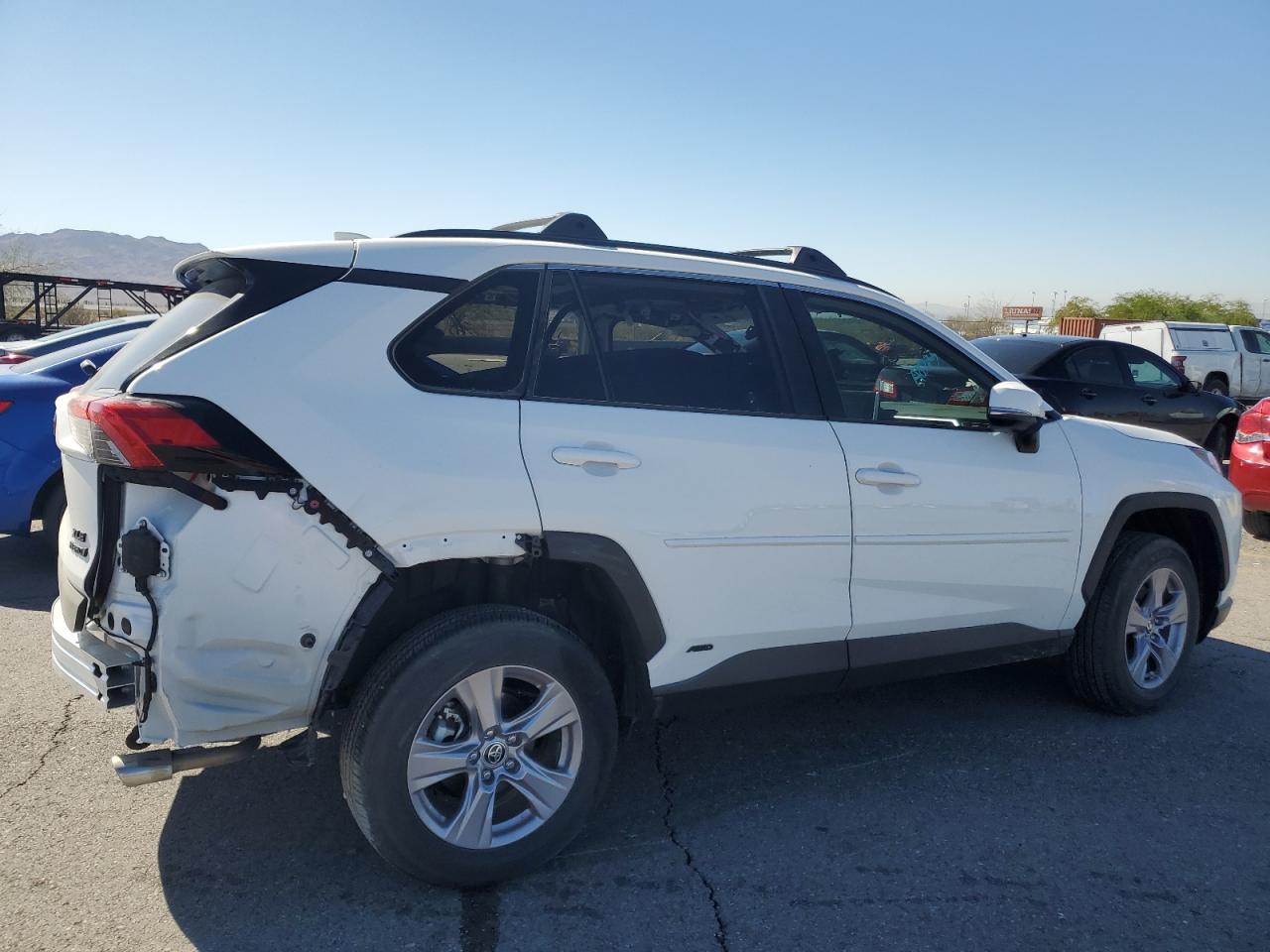 2024 TOYOTA RAV4 XLE VIN:JTMRWRFV1RD227572