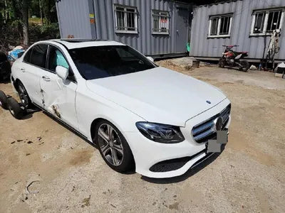 2017 Mercedes-Benz E 300 VIN: