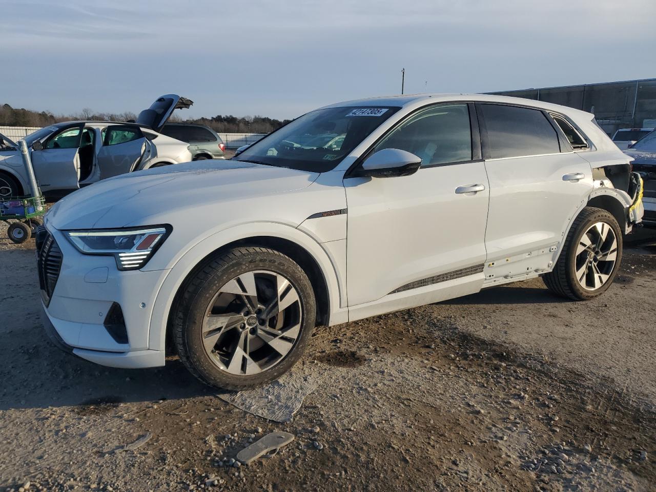2022 AUDI E-TRON PREMIUM VIN:WA1AAAGE7NB043670